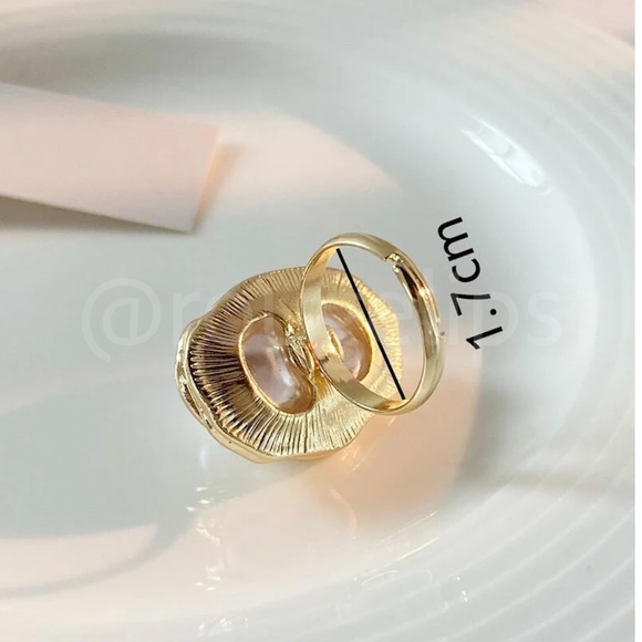 Chunky Yellow Gold Tone Ring Faux Pearl Irregular Shape - Picture 4 of 6